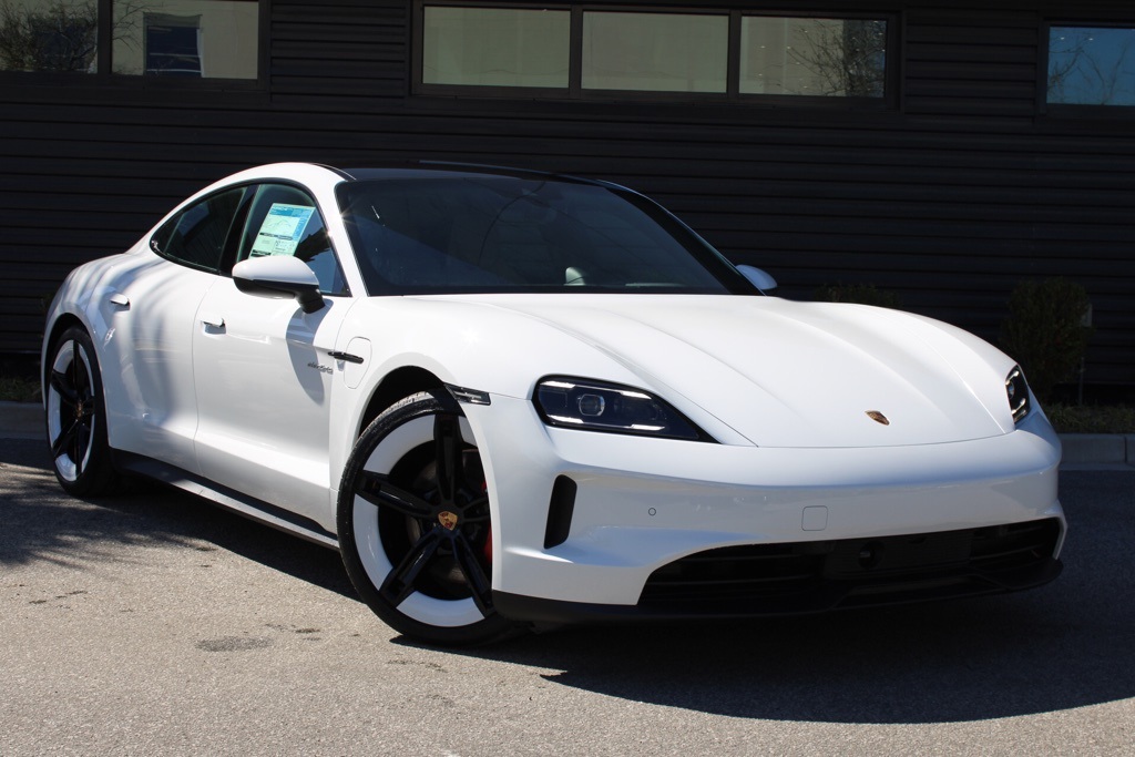 2025 Porsche Taycan 4S photo 9
