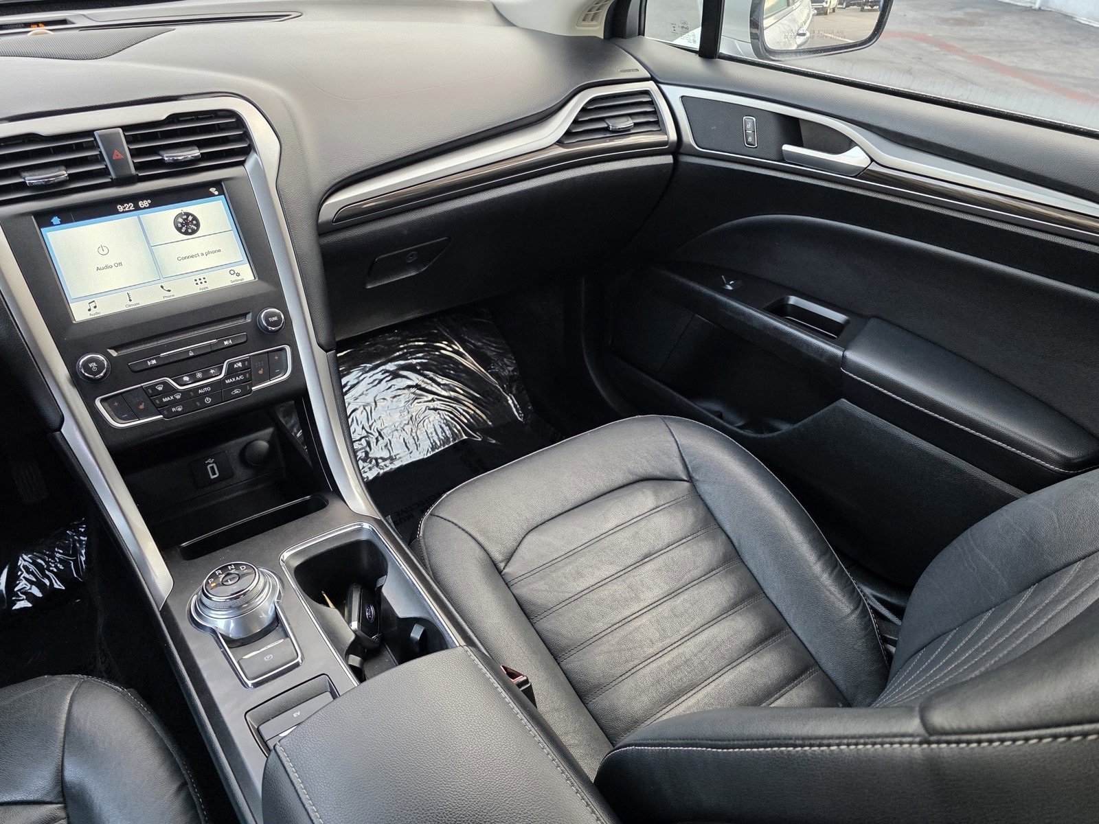 2017 Ford Fusion Energi SE photo 18