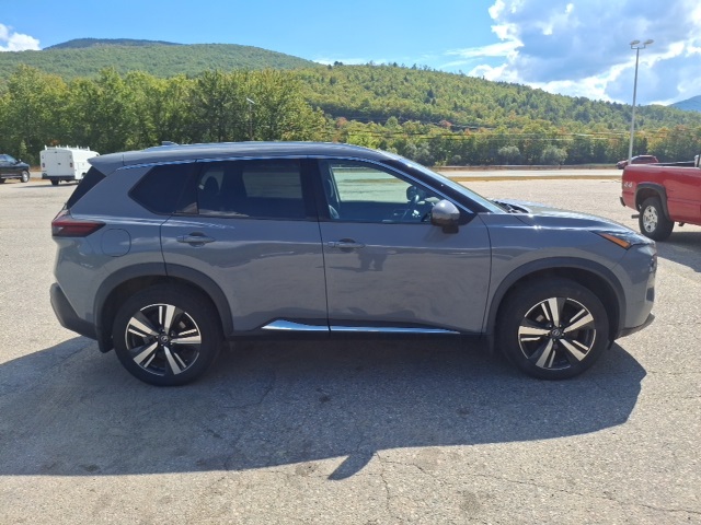2021 Nissan Rogue SL photo 2