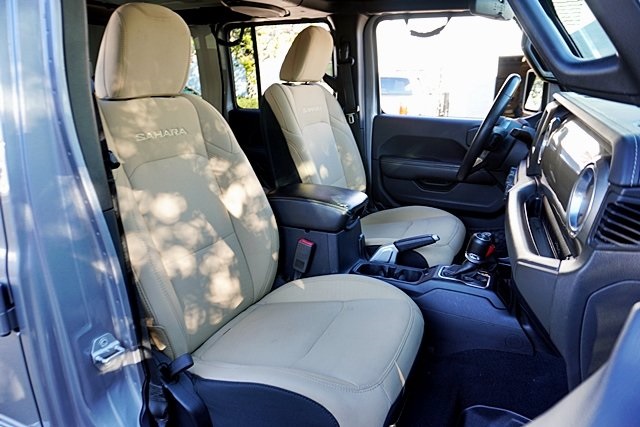 Used 2018 Silver Jeep Unlimited Sahara image 14