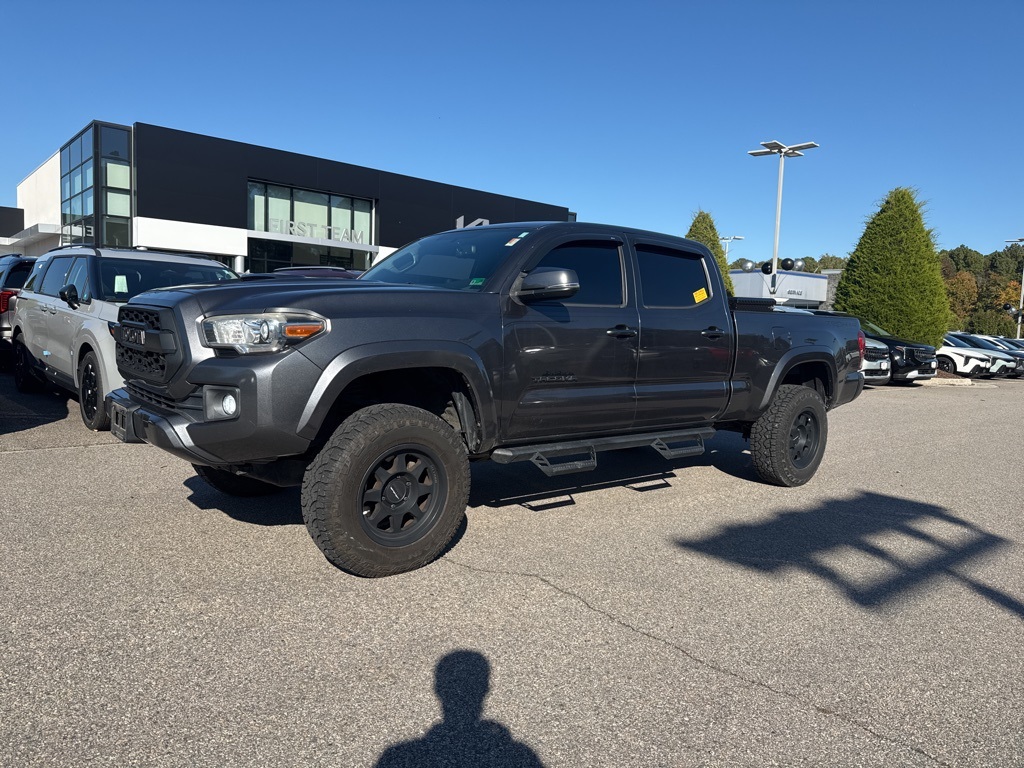 2017 Toyota Tacoma TRD Sport photo 2