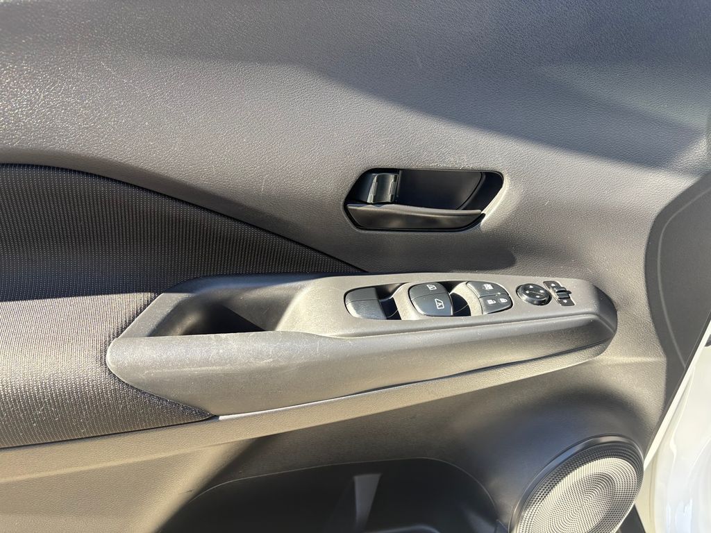 2024 Nissan Kicks S photo 13