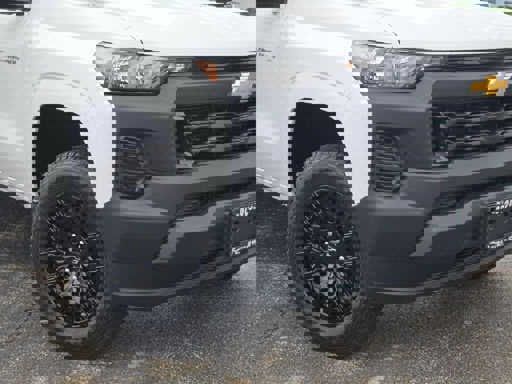 2025 Chevrolet Colorado LT photo 3