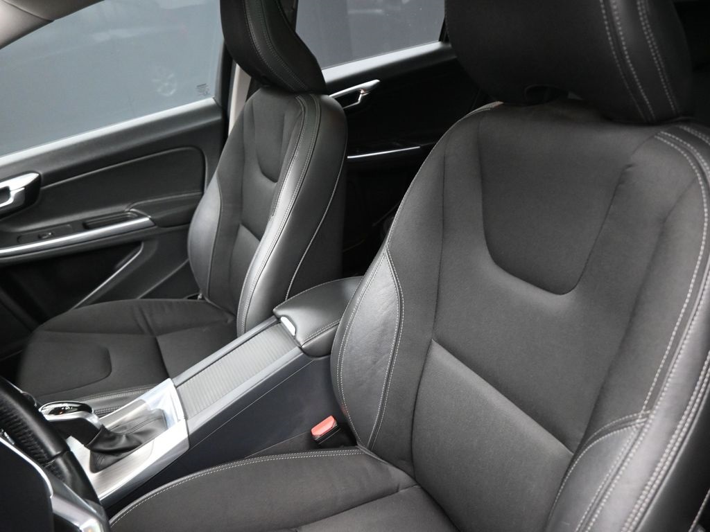 2016 Volvo V60 T5 photo 21