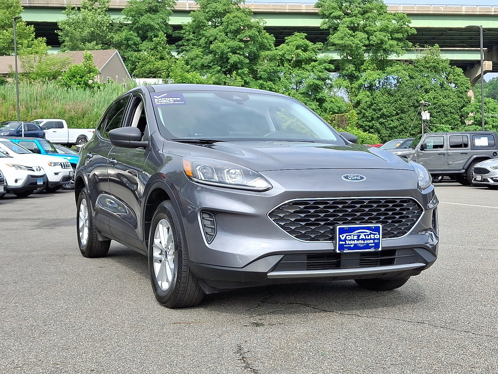 2022 Ford Escape SE photo 2