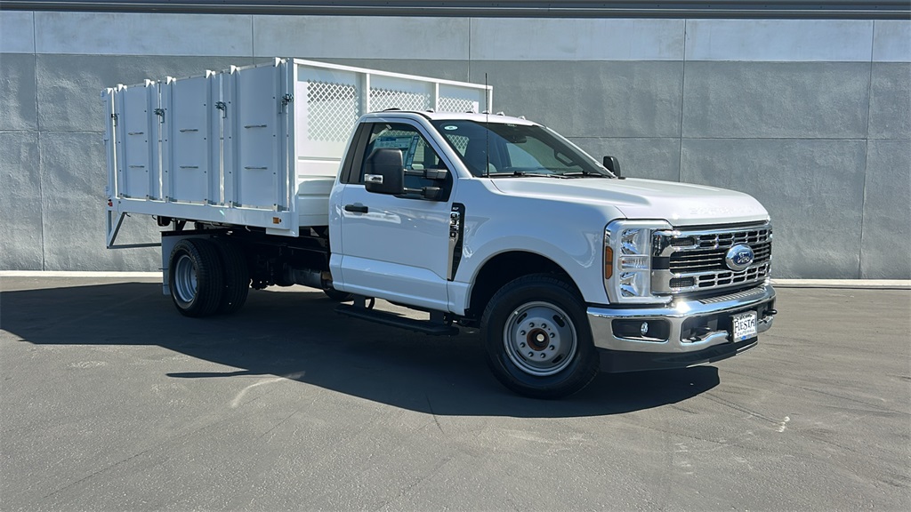2025 Ford F-350 Super Duty Chassis Cab XLT's photo