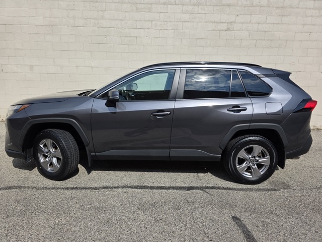 2022 Toyota RAV4 XLE photo 2