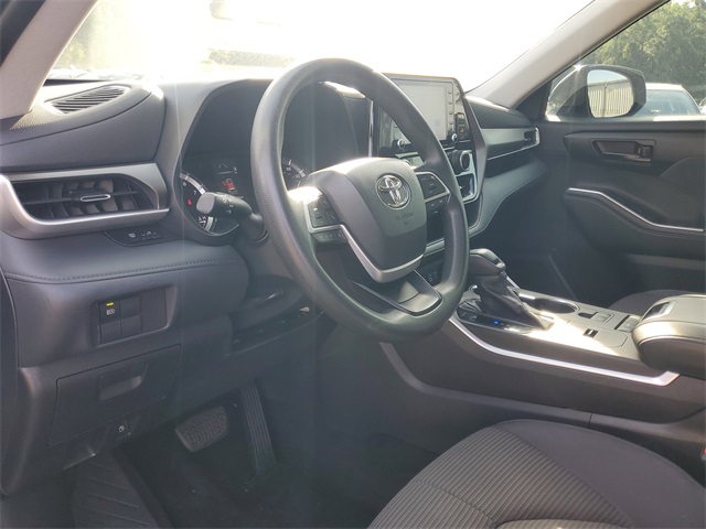 2022 Toyota Highlander L photo 9