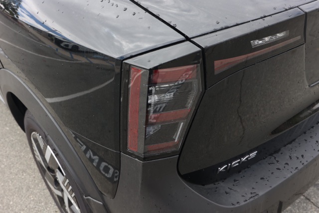 2025 Nissan Kicks SV photo 3