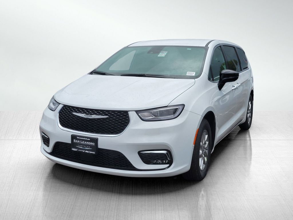2025 Chrysler Pacifica photo 3