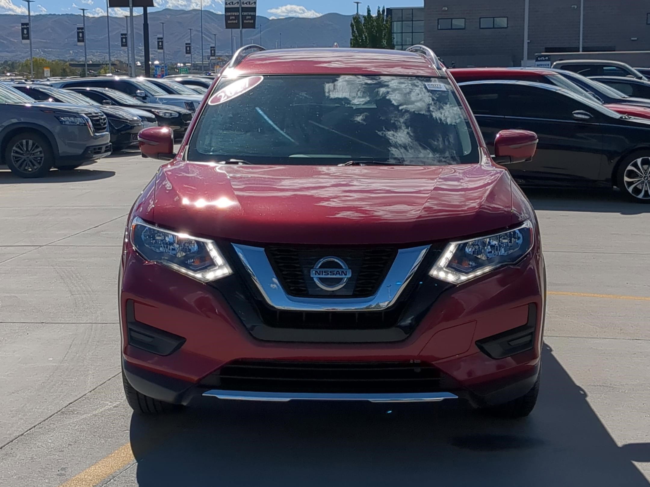 2017 Nissan Rogue SV photo 8
