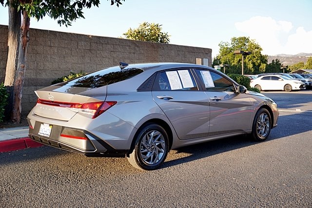2024 Hyundai Elantra SEL photo 7