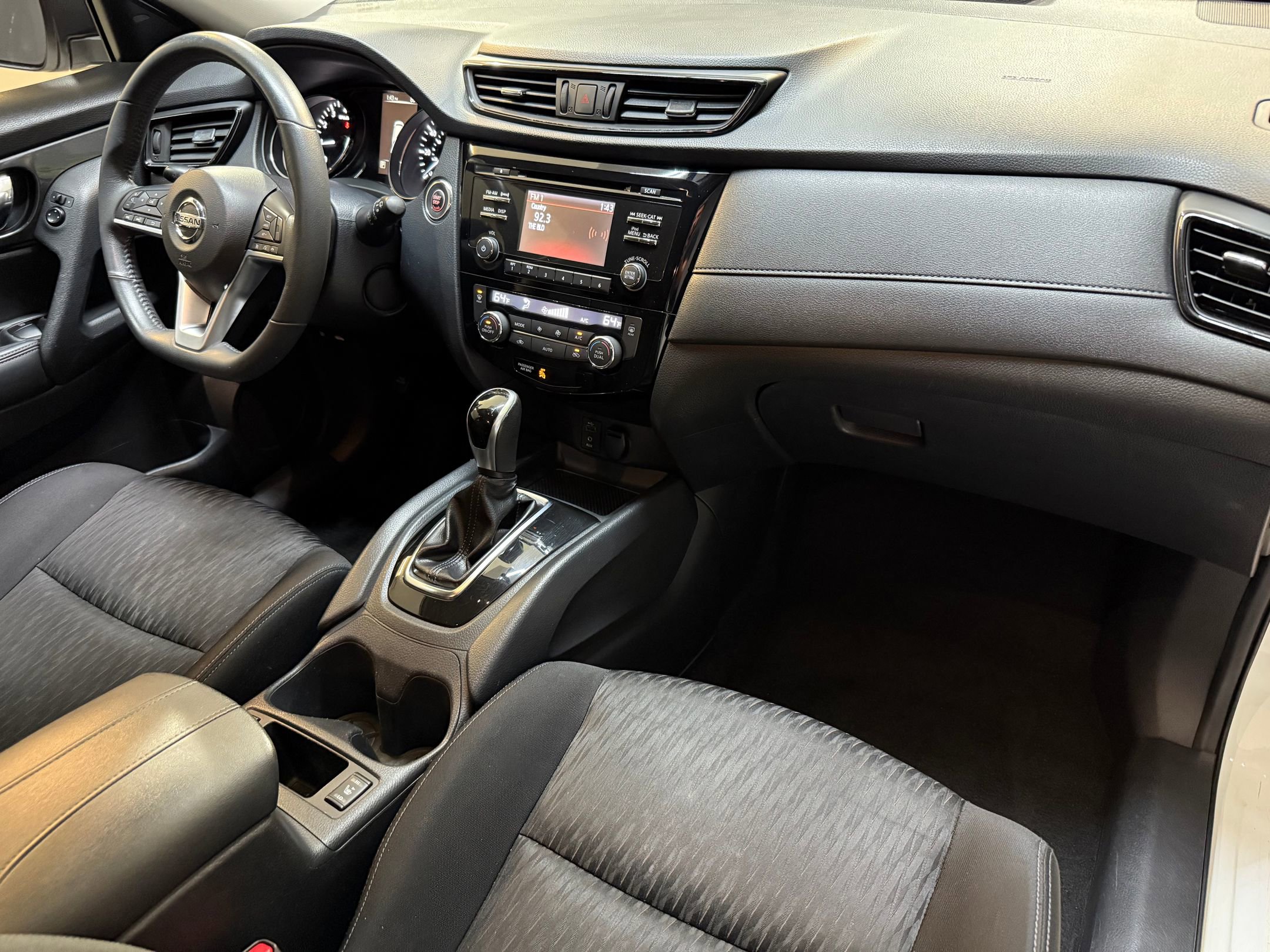 2017 Nissan Rogue SV photo 40