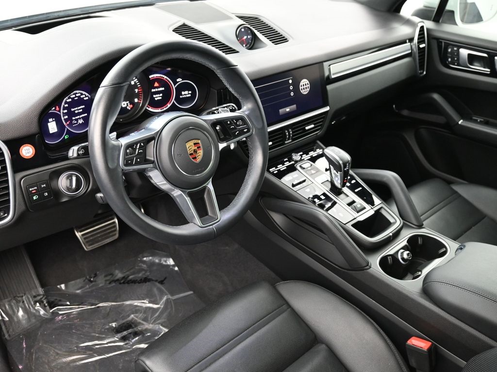 2023 Porsche Cayenne S Platinum Edition photo 3