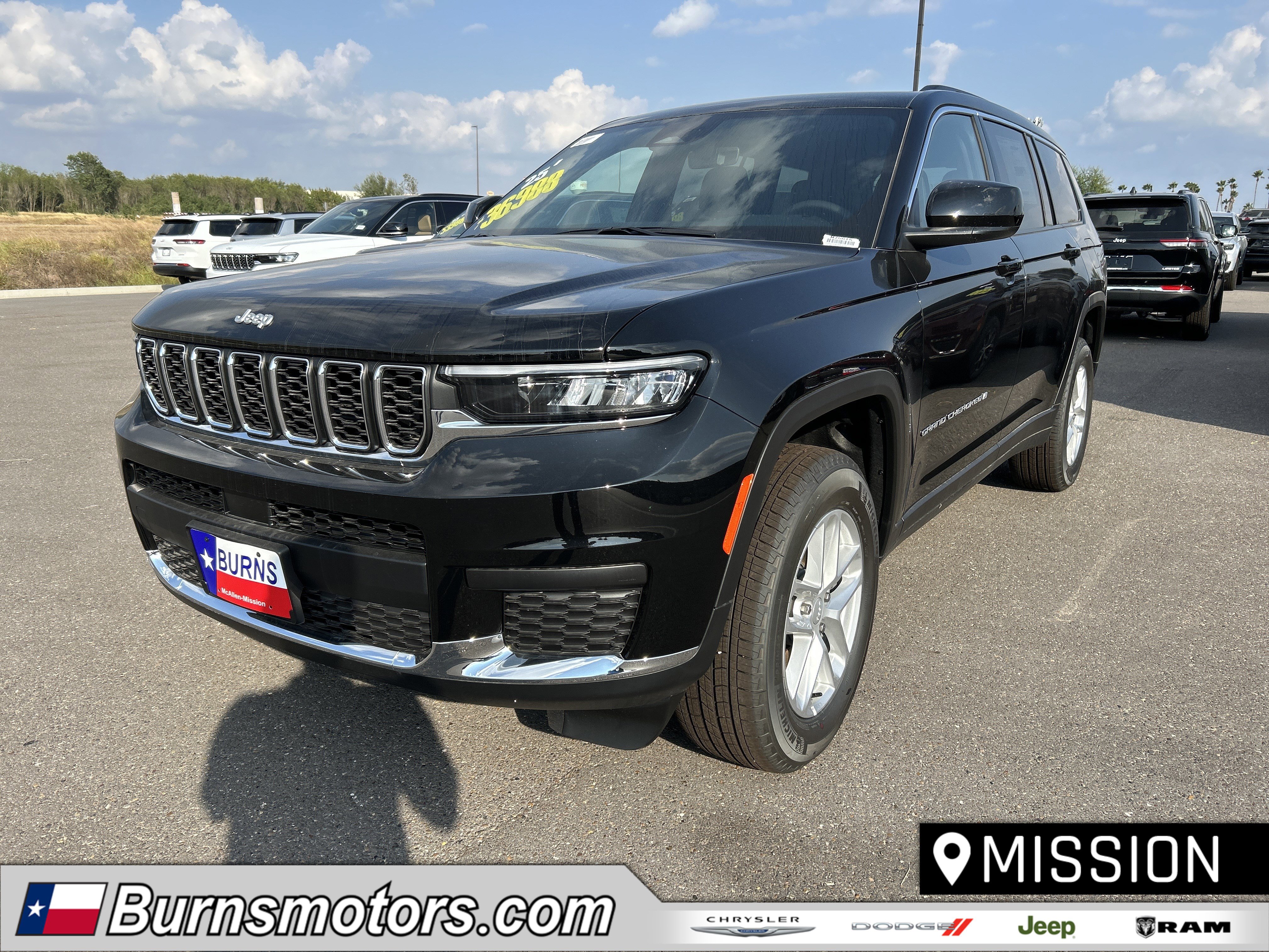 2025 Jeep Grand Cherokee L Laredo's photo