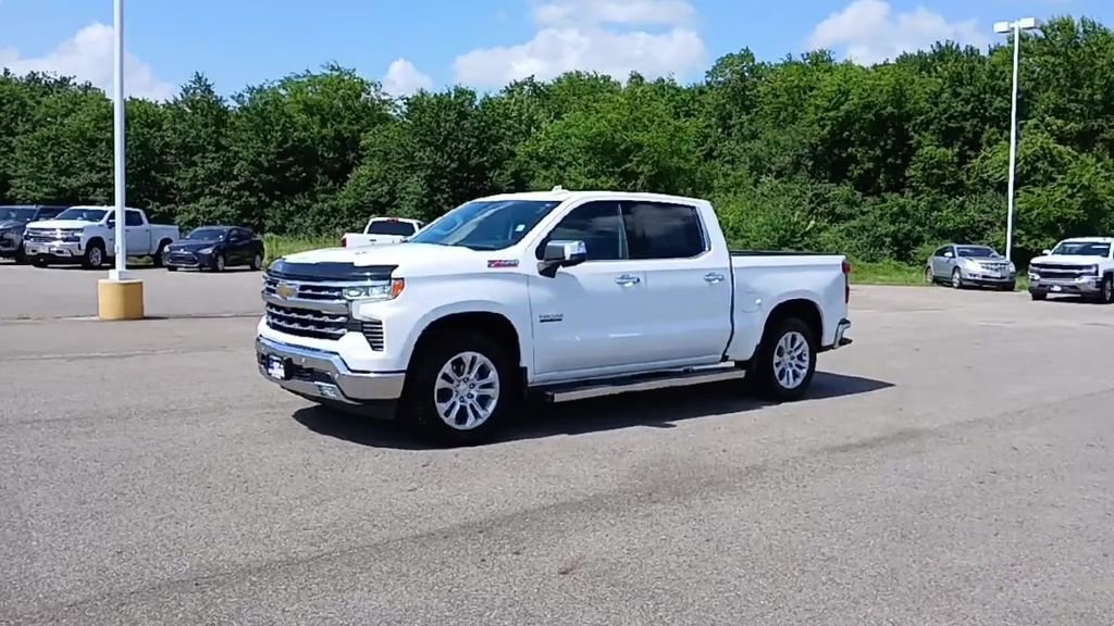2025 Chevrolet Silverado 1500 LTZ photo 4