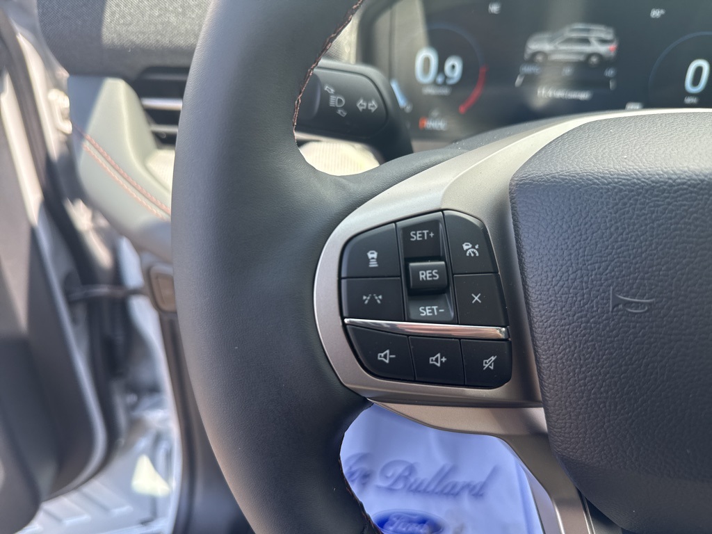 2025 Ford Explorer photo 30