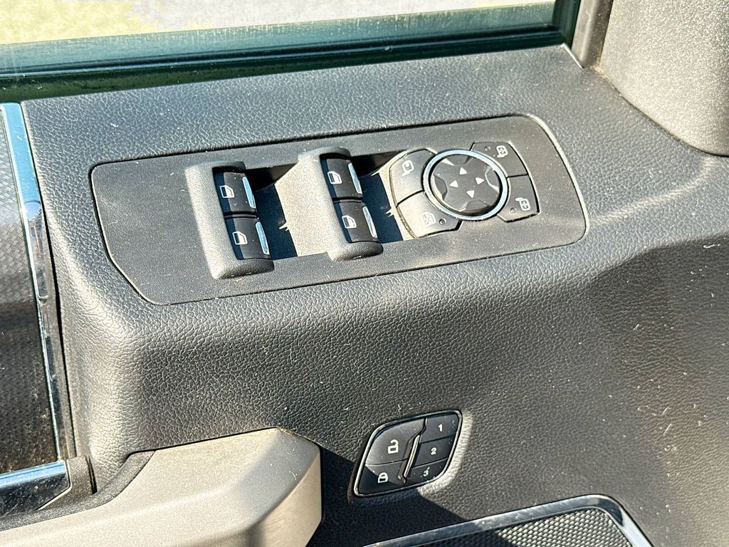 2017 Ford F-150 Lariat photo 15