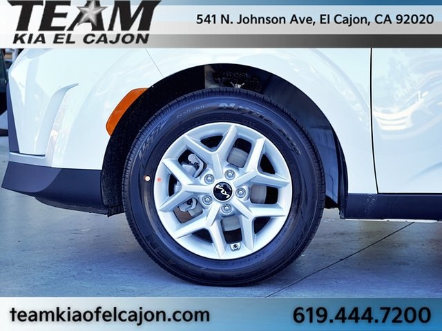 2025 Kia Soul LX photo 2