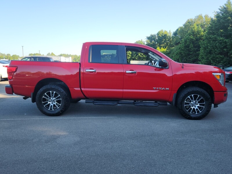 2021 Nissan Titan SV photo 2
