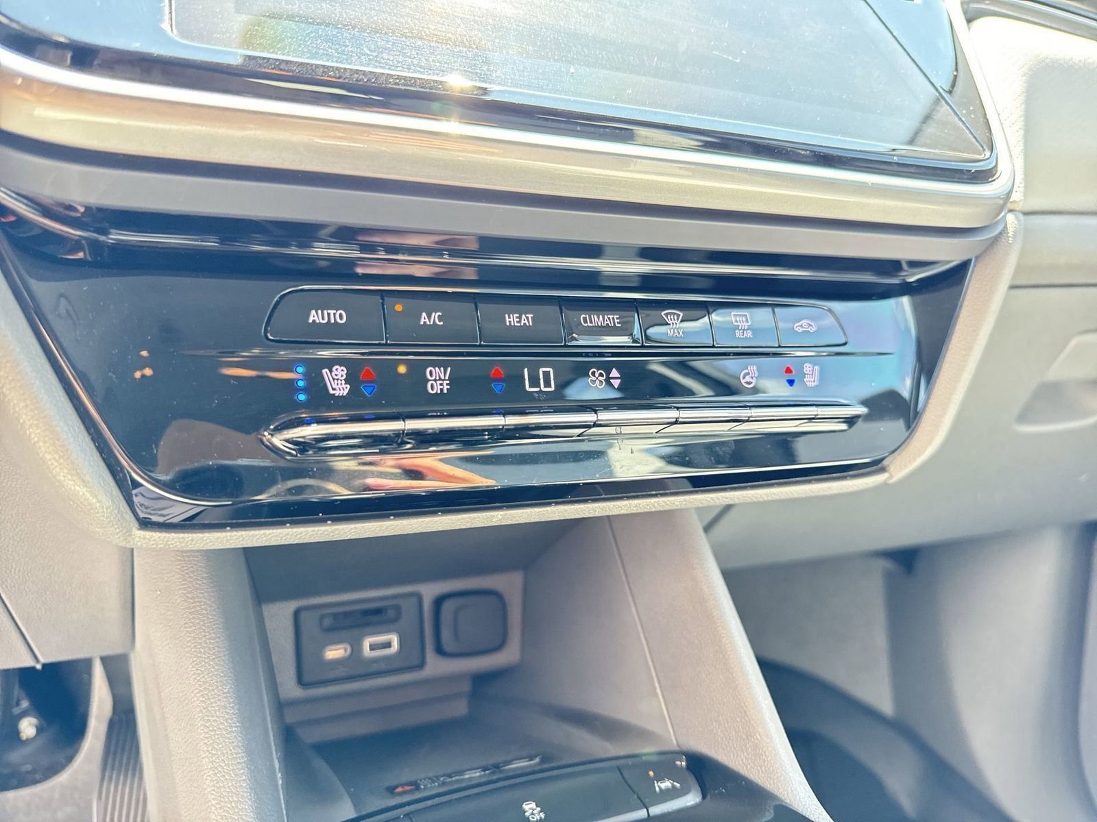 2022 Chevrolet Bolt EUV Premier photo 23