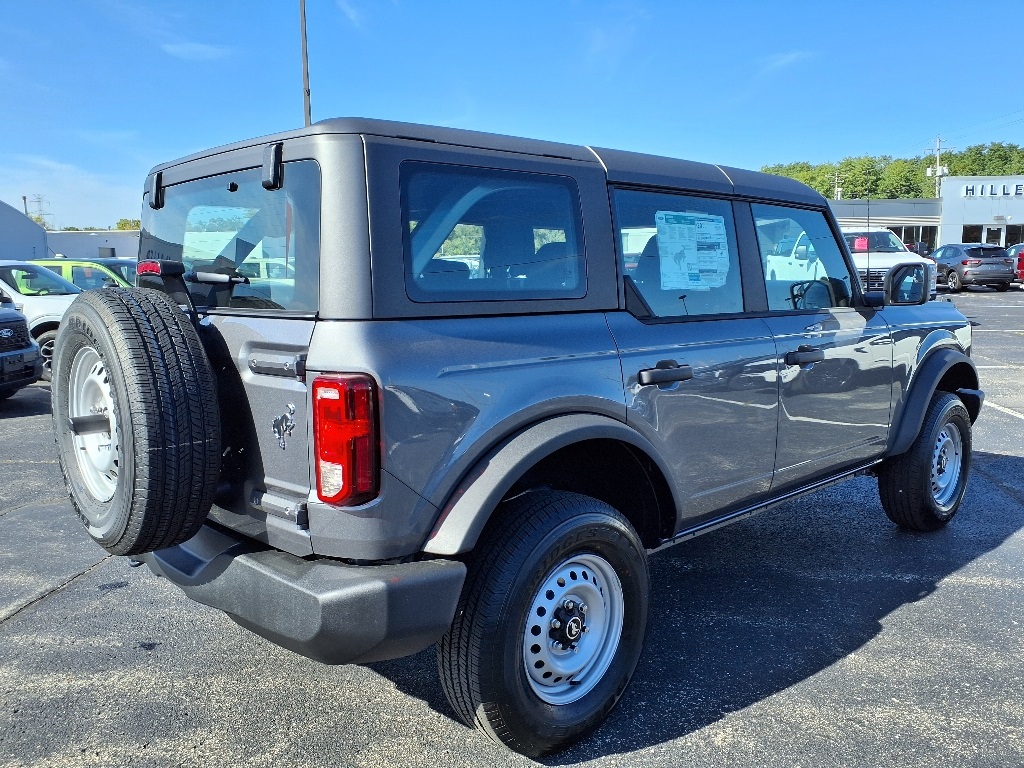 2025 Ford Bronco Base photo 4