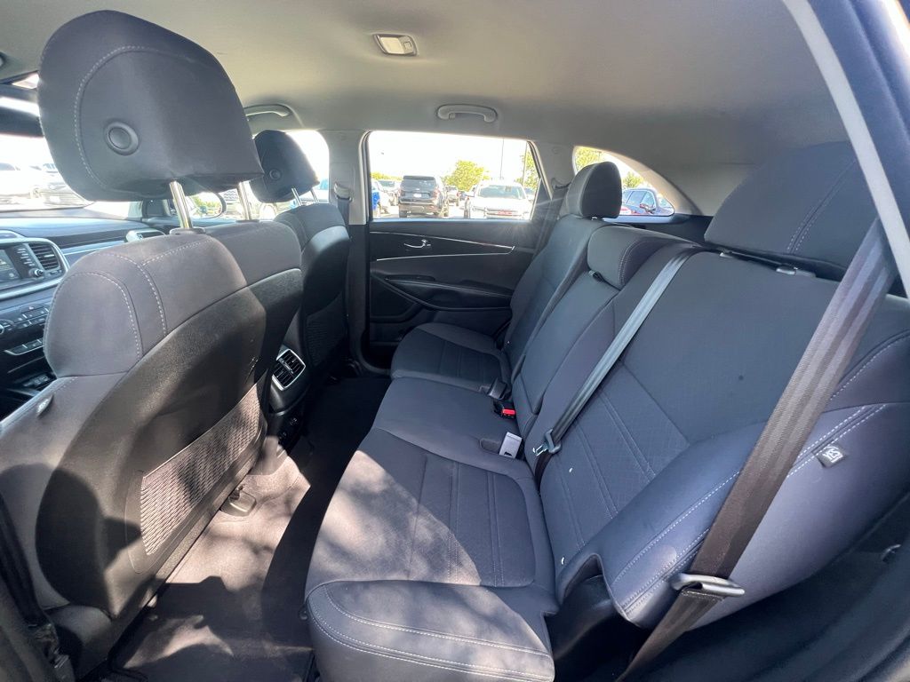 2017 Kia Sorento LX photo 17