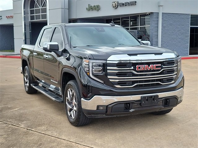 Certified Used 2024 Onyx Black GMC SLT image 1