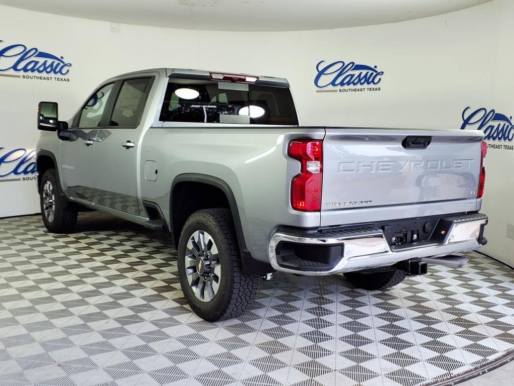 2025 Chevrolet Silverado LT photo 2