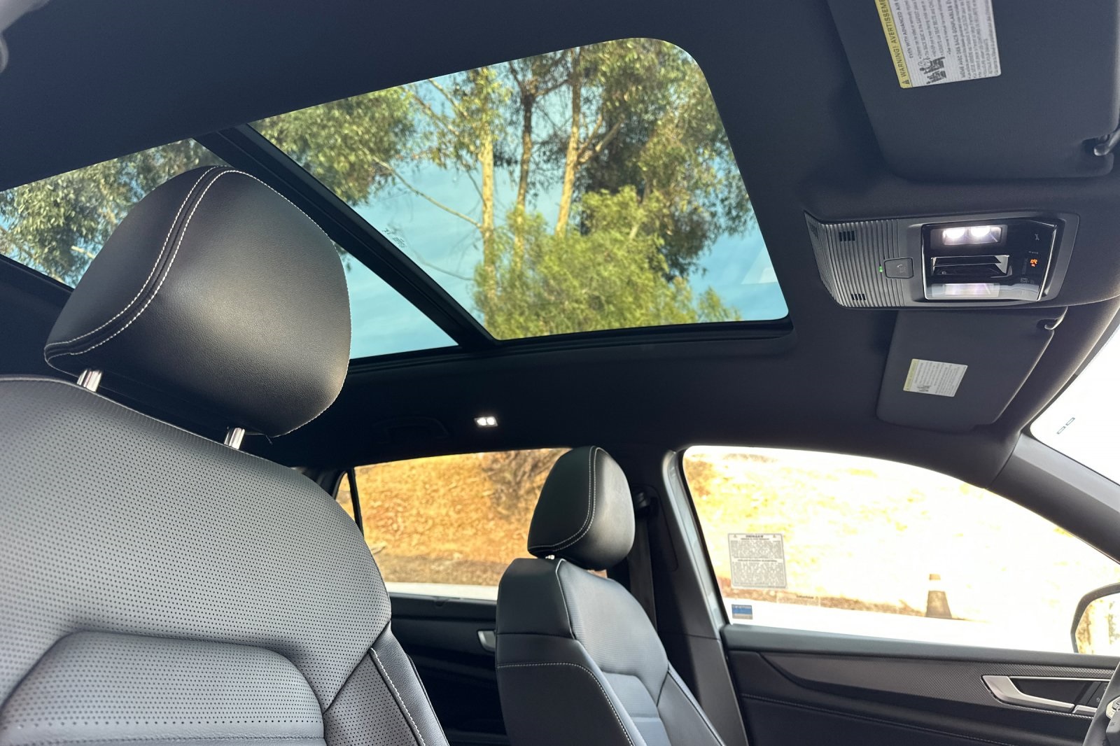 2025 Volkswagen Atlas Cross Sport SEL R-Line photo 14
