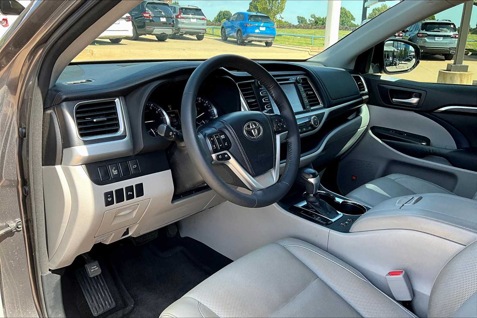 2014 Toyota Highlander Limited photo 15
