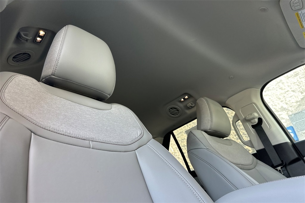 2025 Ford Explorer photo 17