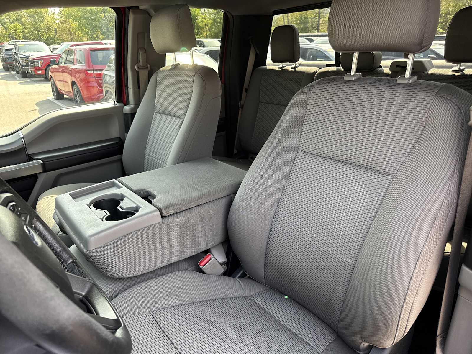 2016 Ford F-150 XLT photo 23