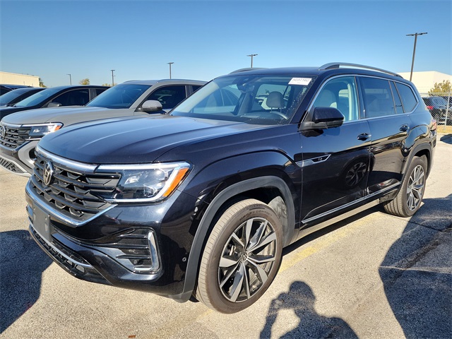 2025 Volkswagen Atlas SEL Premium R-Line photo 3