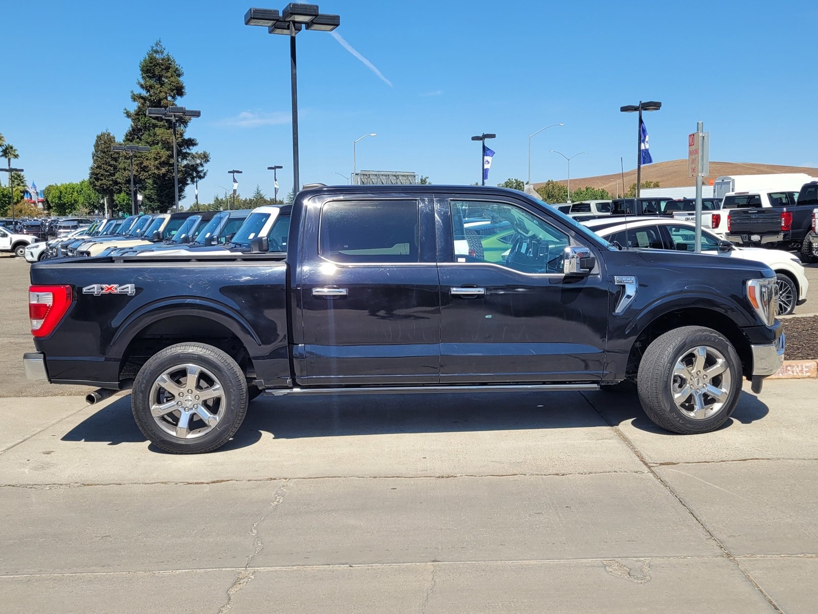2023 Ford F-150 Lariat photo 2