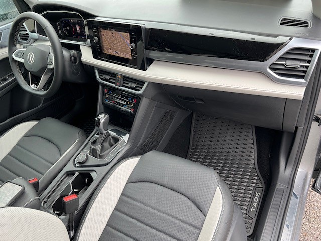 2025 Volkswagen Taos SEL photo 16