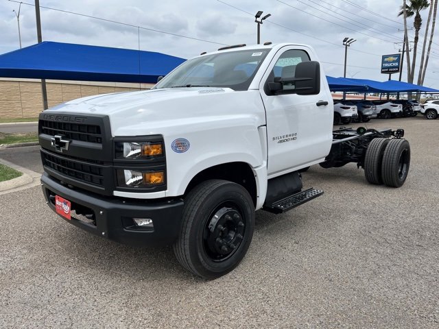 2024 Chevrolet Silverado 4500HD Work Truck photo 3