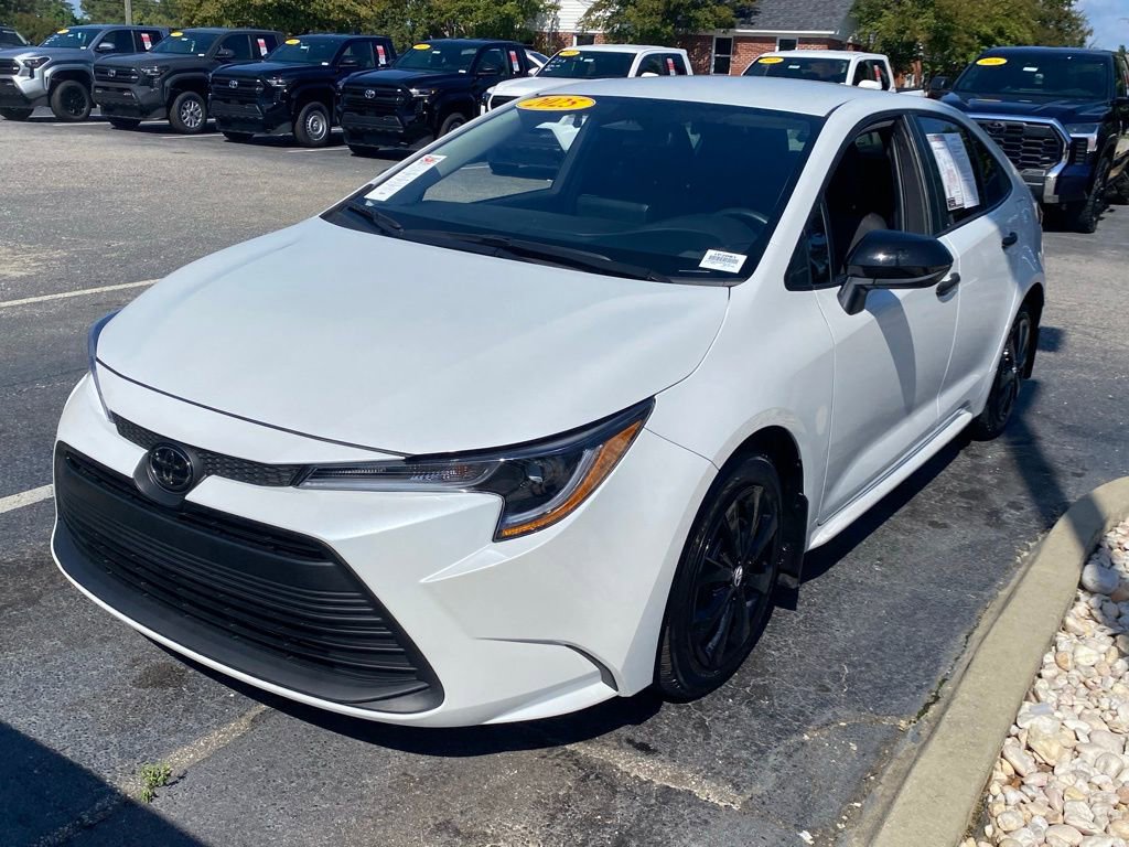 2025 Toyota Corolla LE photo 2