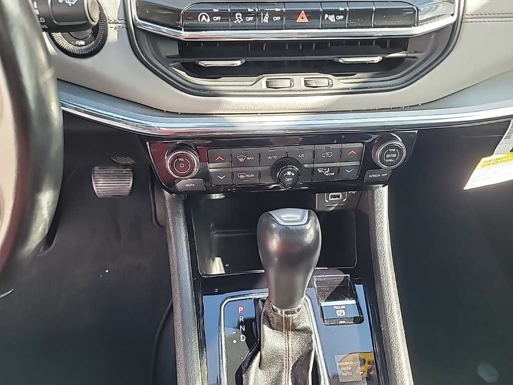 Used 2022 Granite Crystal Metallic Clearcoat Jeep Limited image 27