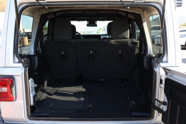 2024 Jeep Wrangler Sahara photo 14