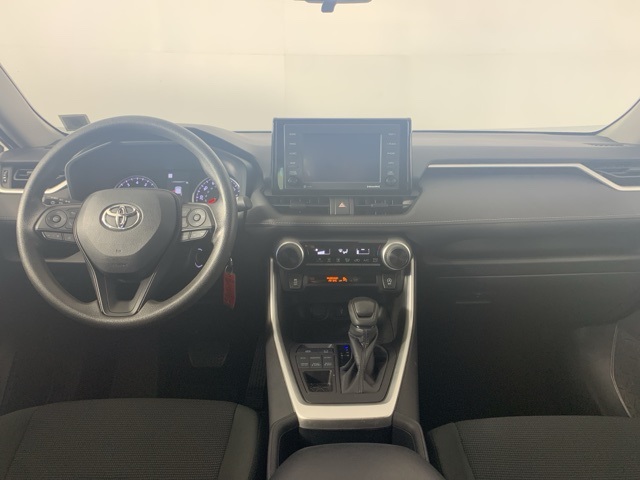2022 Toyota RAV4 LE photo 11