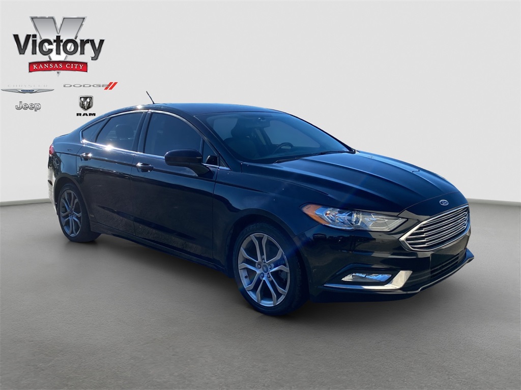 2017 Ford Fusion SE's photo