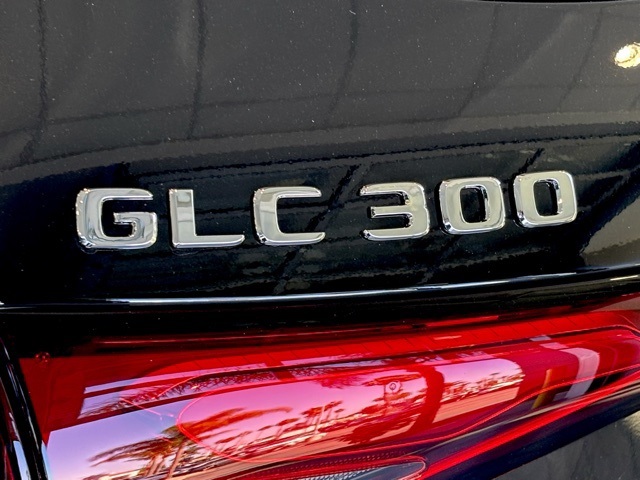 2026 Mercedes Benz GLC 300 4MATIC photo 3