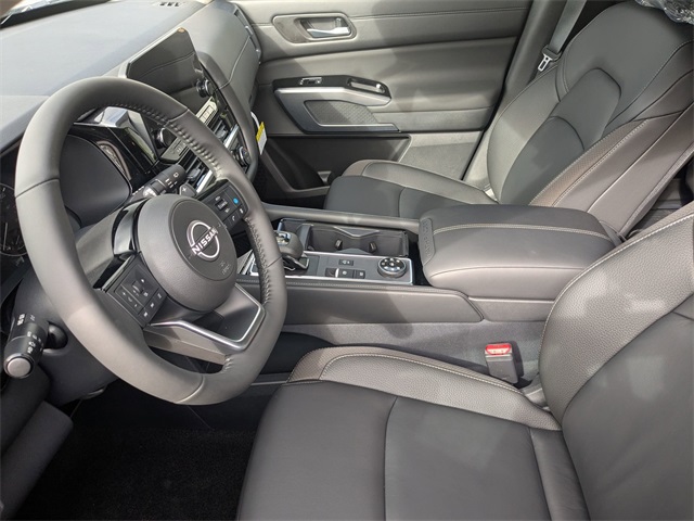 2025 Nissan Pathfinder SL photo 11