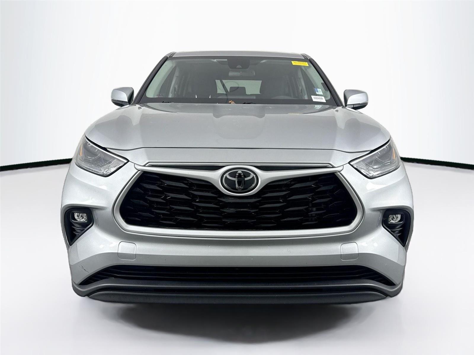 2024 Toyota Highlander LE photo 3