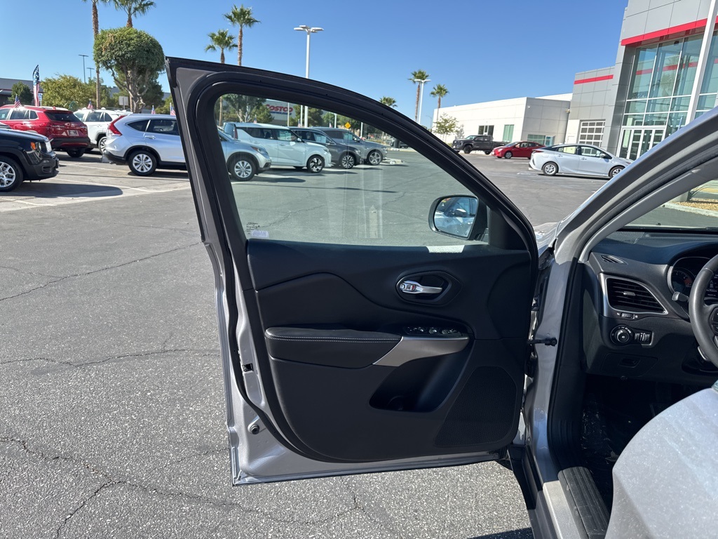 2020 Jeep Cherokee Latitude photo 11