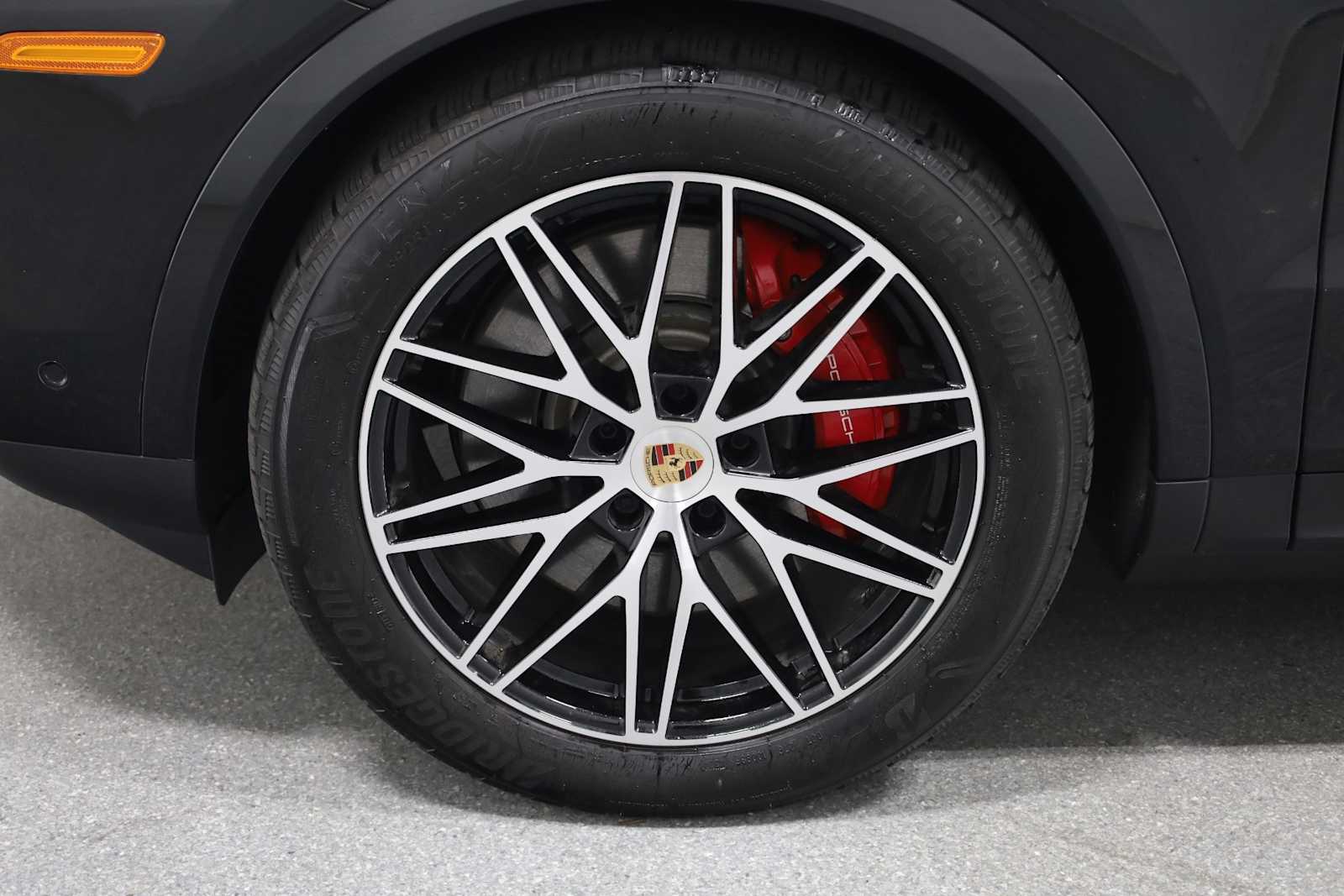2025 Porsche Cayenne S photo 37