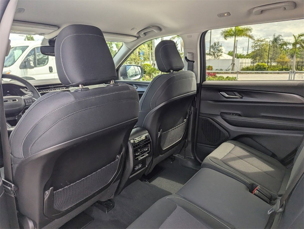 2023 Jeep Grand Cherokee Laredo photo 19