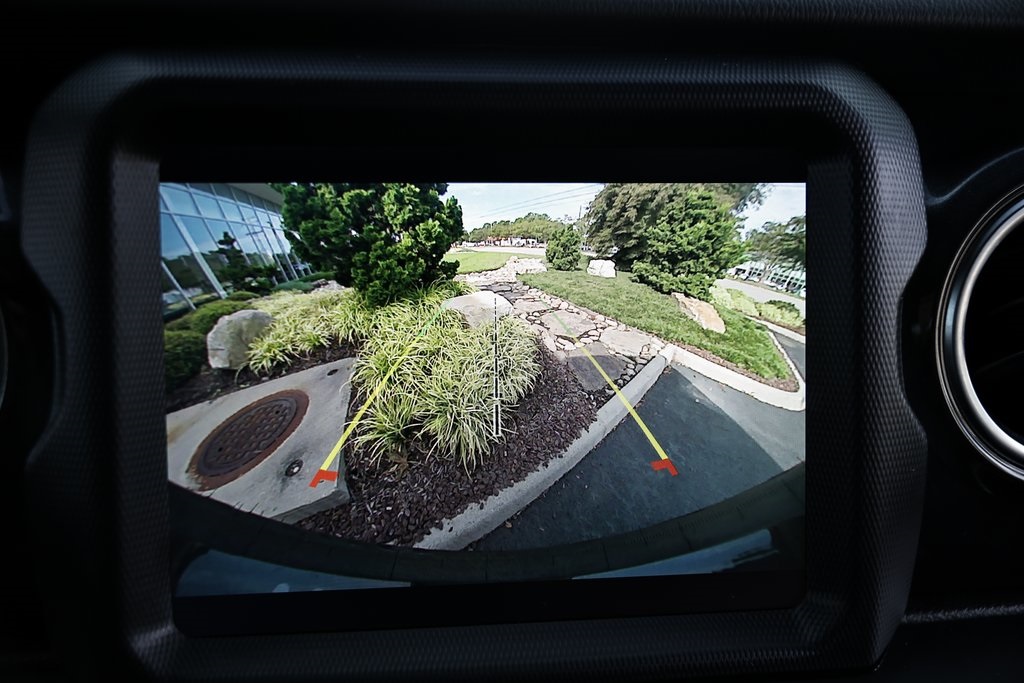 2022 Jeep Wrangler Unlimited Sahara Altitude photo 36