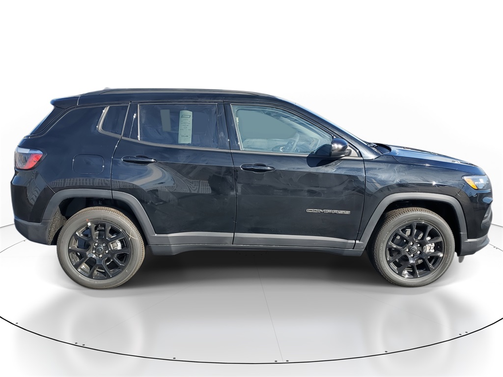 2026 Jeep Compass Latitude Altitude photo 3